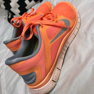 Nike 4.0 V3 orange running shoes woman’s size 9